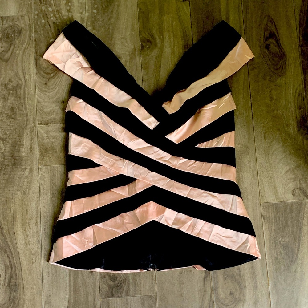 Tadashi Shoji designer
Black and Pink 100% silk Striped Blouse